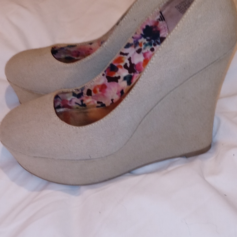 Madden Girl wedges